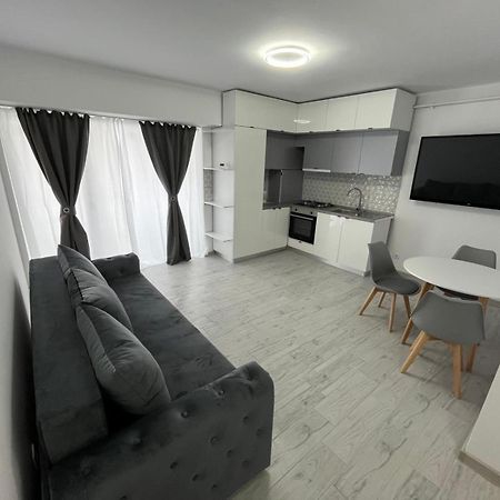 Luxy Apartment Craiova Exterior photo