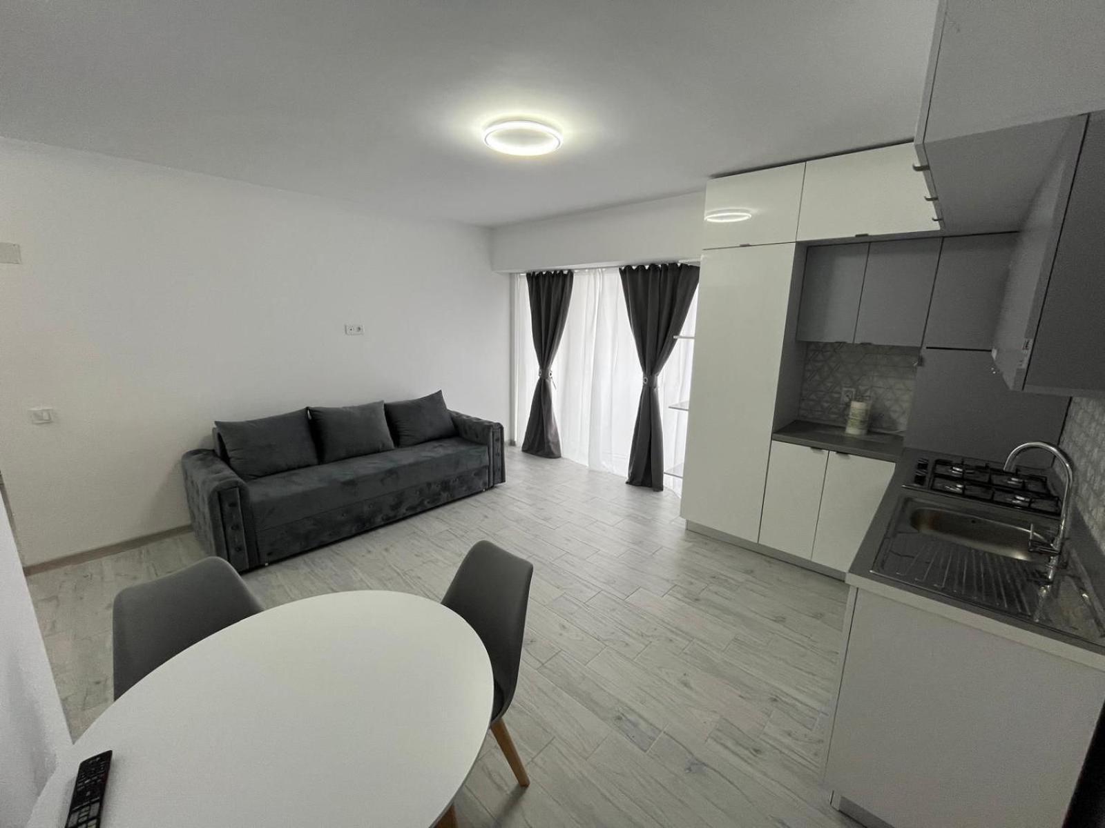 Luxy Apartment Craiova Exterior photo